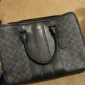 Navy Coach laptop bag, in great condition multiple pockets and zip closure